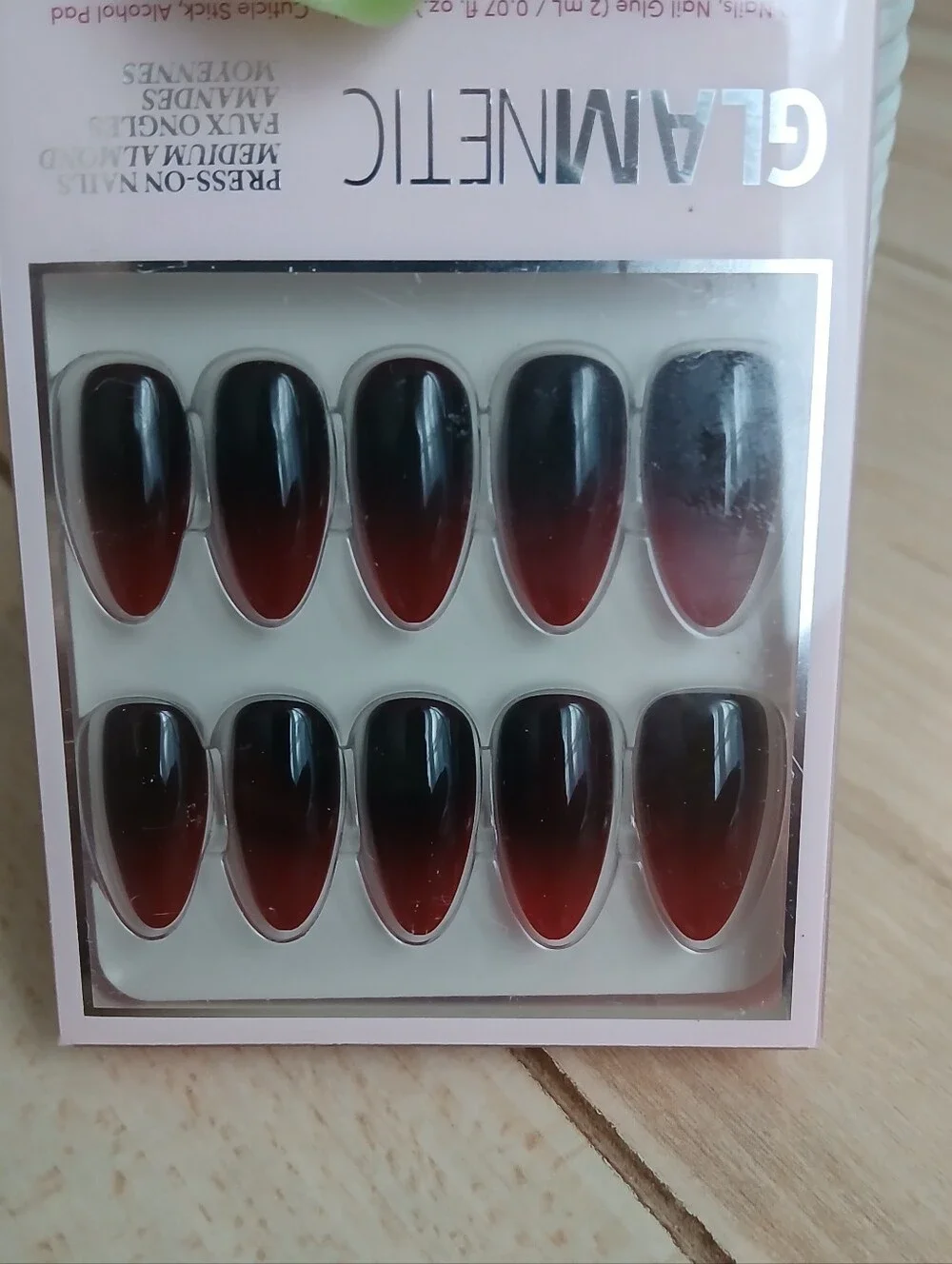 Glamnetic Press On Nails Vampiress An Ombre Medium Almond Nail Rare
